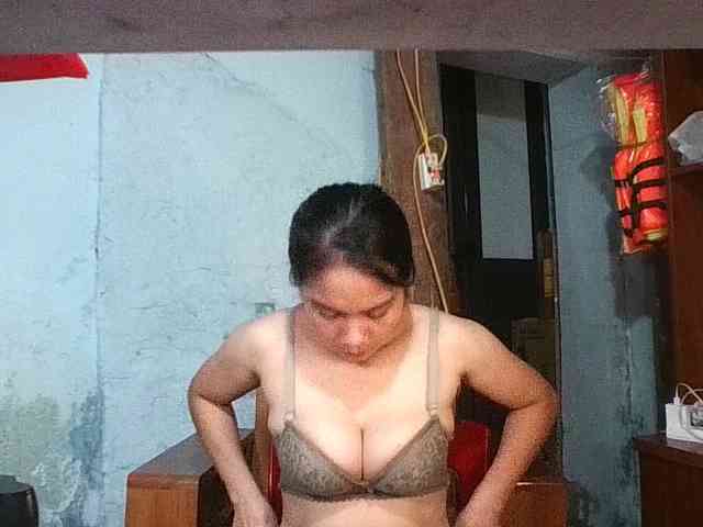 EllaShow93 webcam