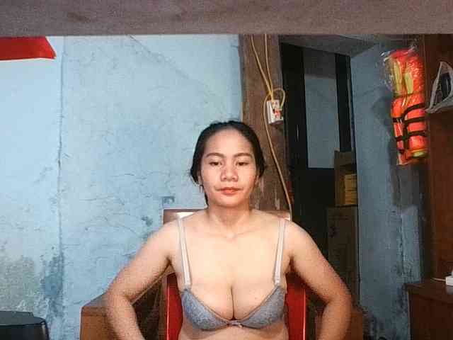 EllaShow93 Live Webcam on BongaCams