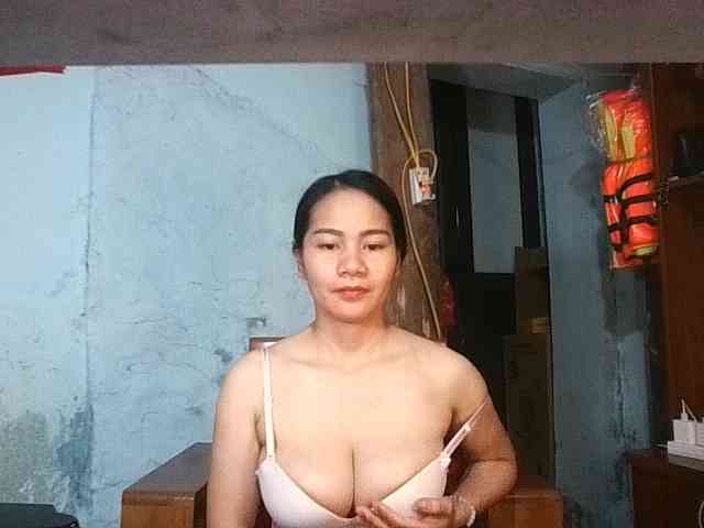 EllaShow93 webcam