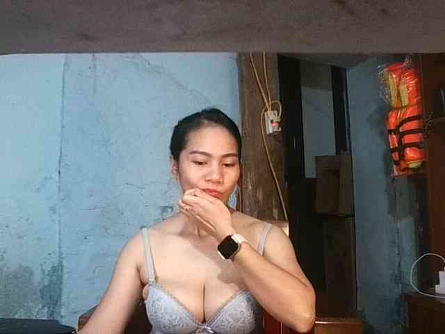 EllaShow93 Live Webcam on BongaCams