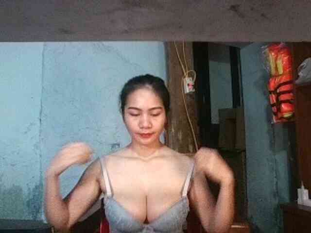 Model: EllaShow93