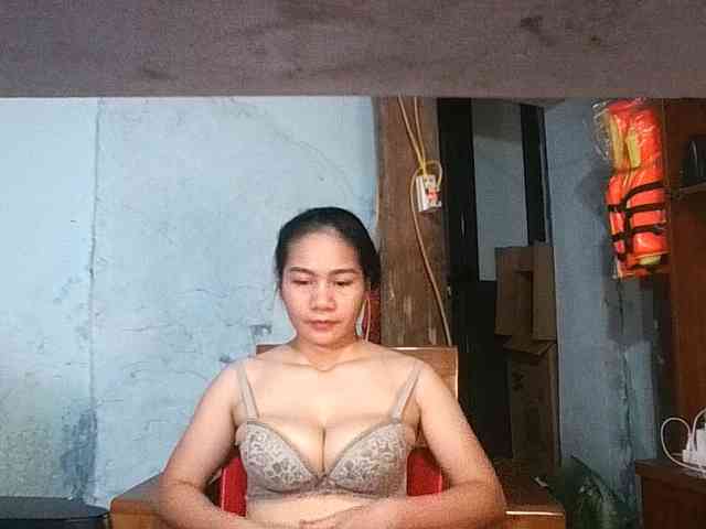 EllaShow93 webcam