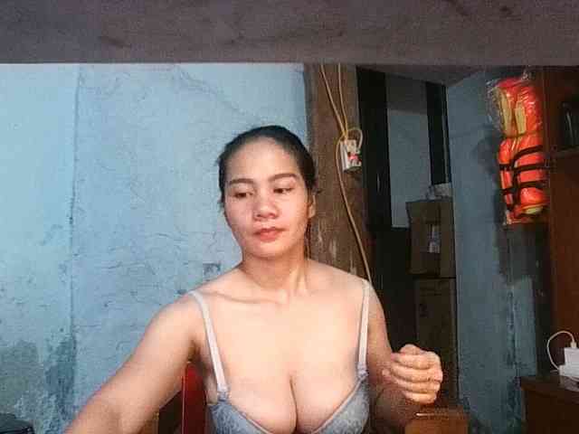 EllaShow93 webcam
