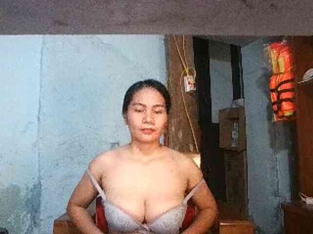 EllaShow93 webcam