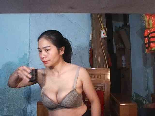 EllaShow93 webcam