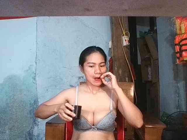 EllaShow93 webcam