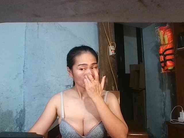 EllaShow93 webcam