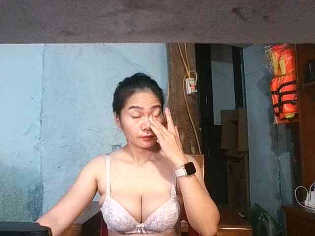 EllaShow93 webcam
