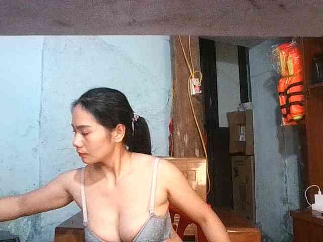 EllaShow93 webcam