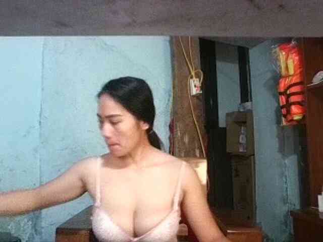 EllaShow93 webcam