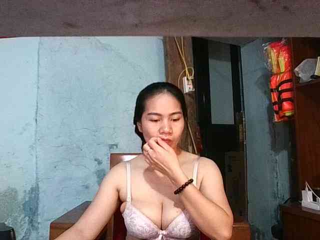 EllaShow93 webcam