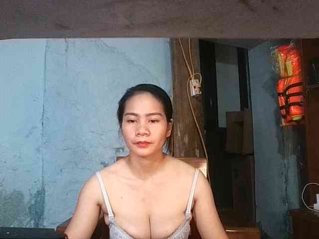 EllaShow93 Live Webcam on BongaCams