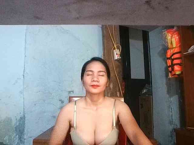 EllaShow93 webcam