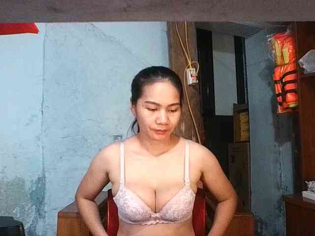 EllaShow93 webcam