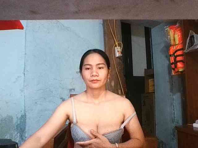 EllaShow93 Live Webcam on BongaCams