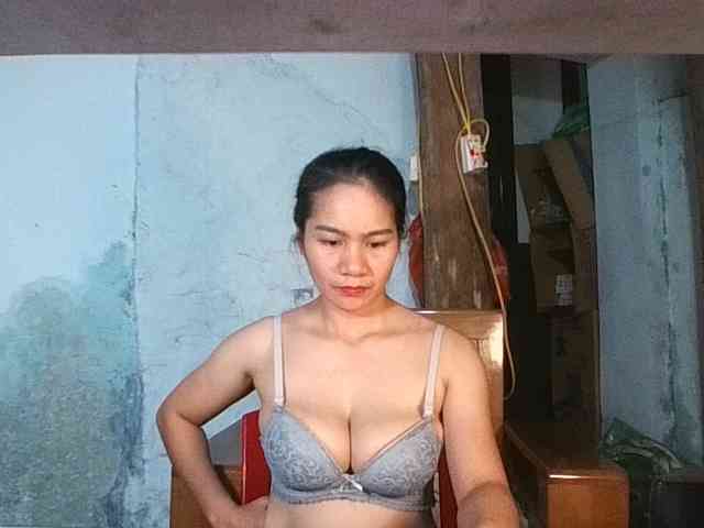 Model: EllaShow93