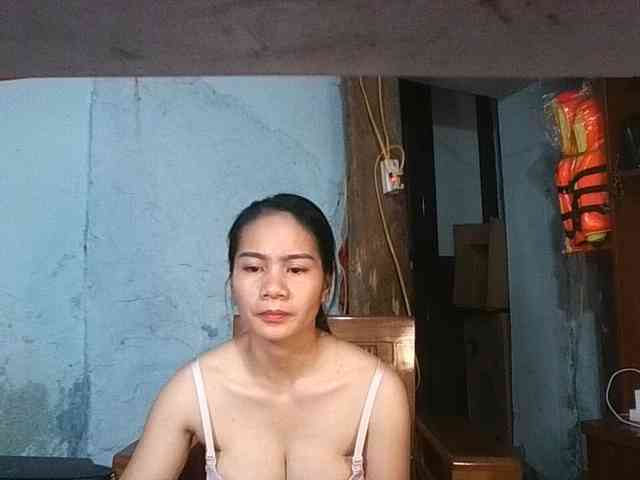 EllaShow93 Live Webcam on BongaCams