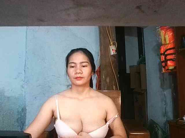 EllaShow93 Live Webcam on BongaCams