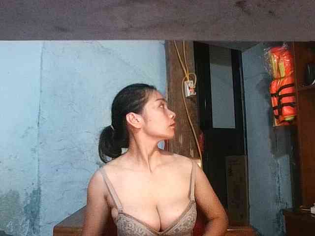 EllaShow93 webcam
