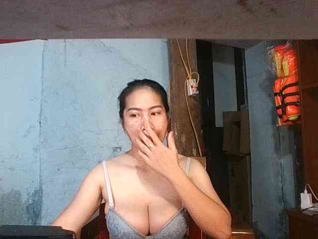 EllaShow93 webcam