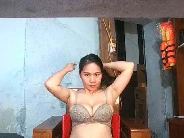EllaShow93 webcam