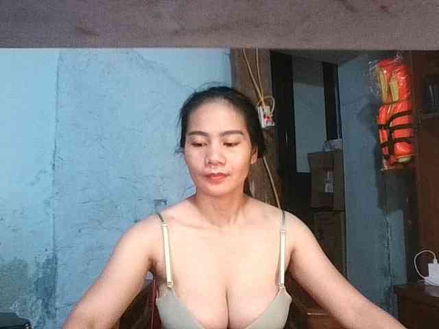 EllaShow93 webcam