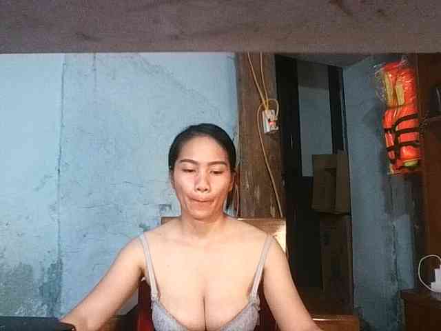 EllaShow93 Live Webcam on BongaCams