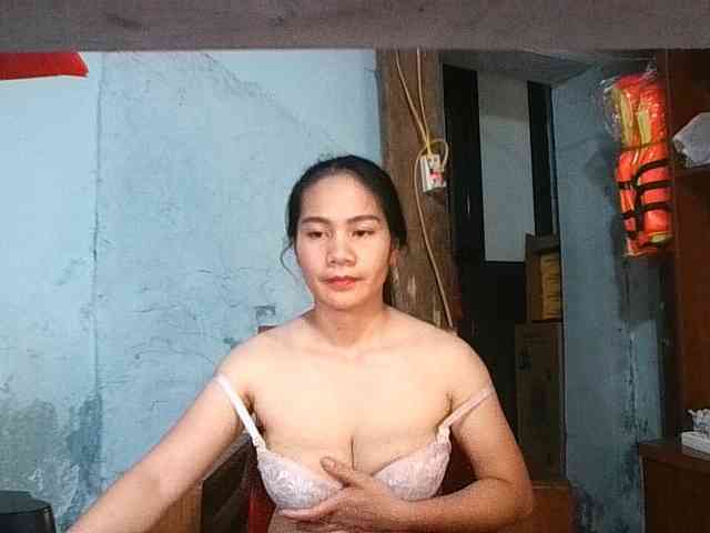 Model: EllaShow93