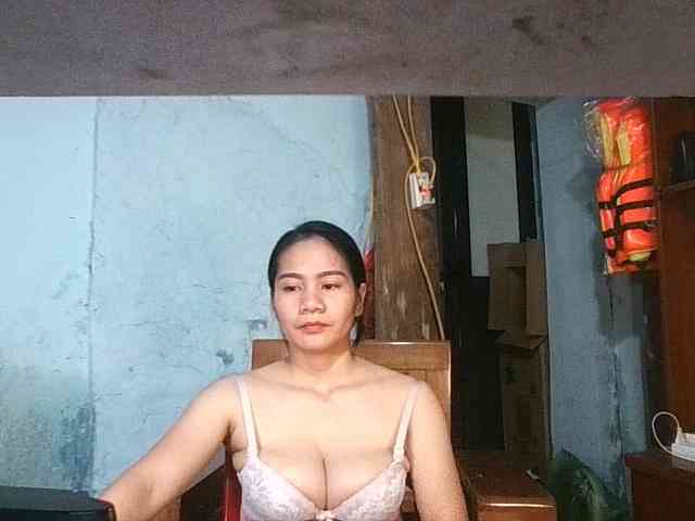 EllaShow93 Live Webcam on BongaCams