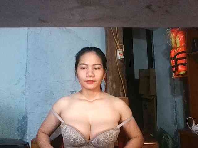 EllaShow93 webcam