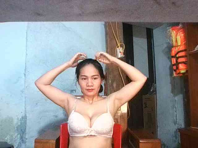 EllaShow93 webcam