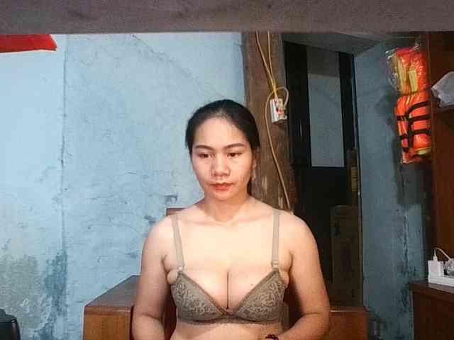 EllaShow93 webcam