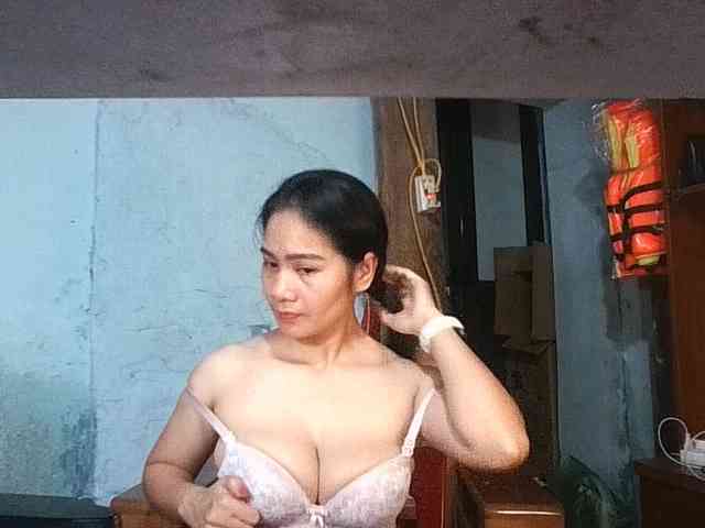 EllaShow93 webcam