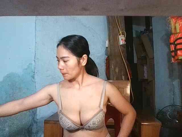 Model: EllaShow93