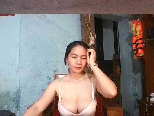 EllaShow93 webcam