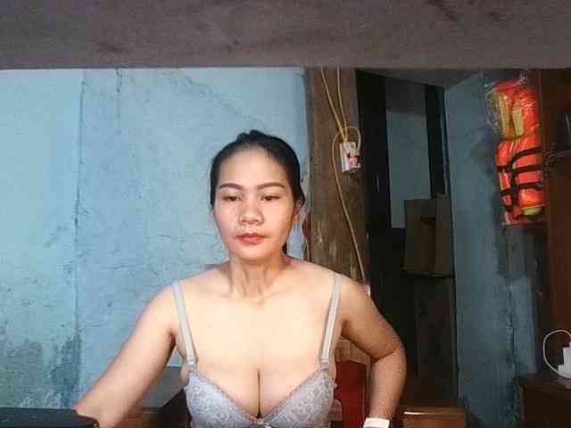 Model: EllaShow93