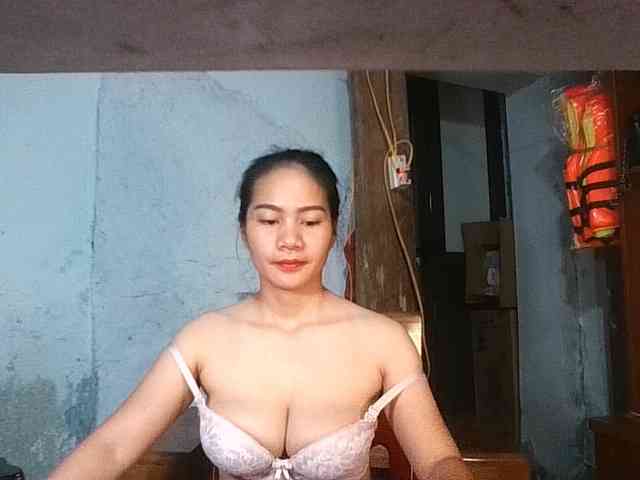 Model: EllaShow93