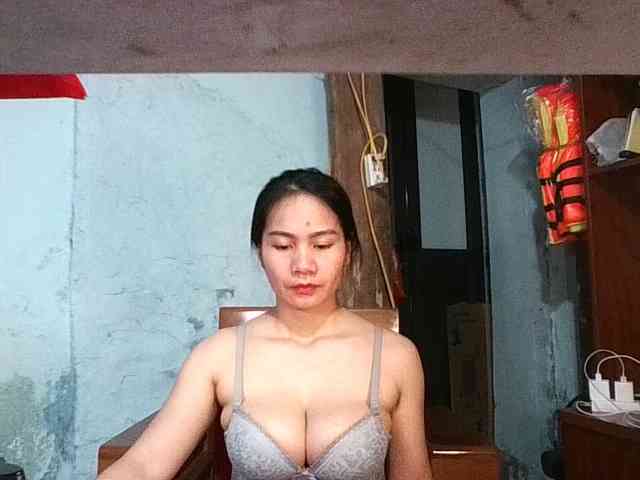 EllaShow93 webcam