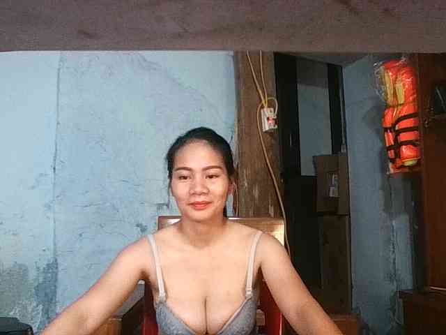 EllaShow93 Live Webcam on BongaCams