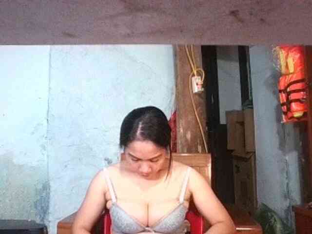 EllaShow93 webcam