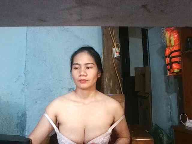 EllaShow93 Live Webcam on BongaCams