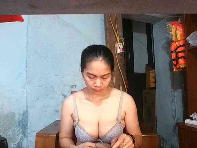 EllaShow93 webcam