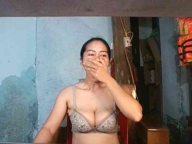 EllaShow93 webcam