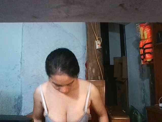 EllaShow93 webcam