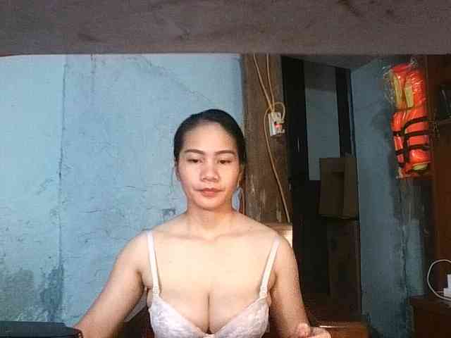 EllaShow93 Live Webcam on BongaCams