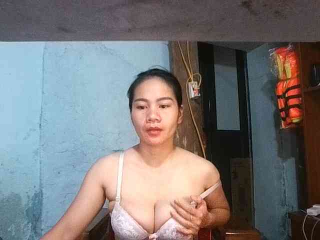 Model: EllaShow93