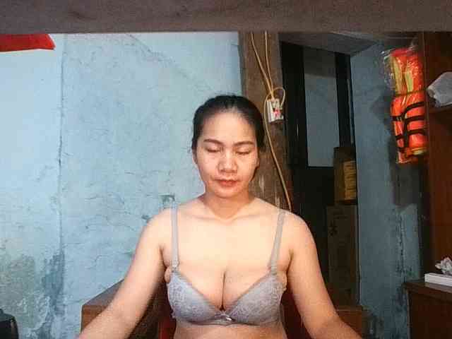 Model: EllaShow93