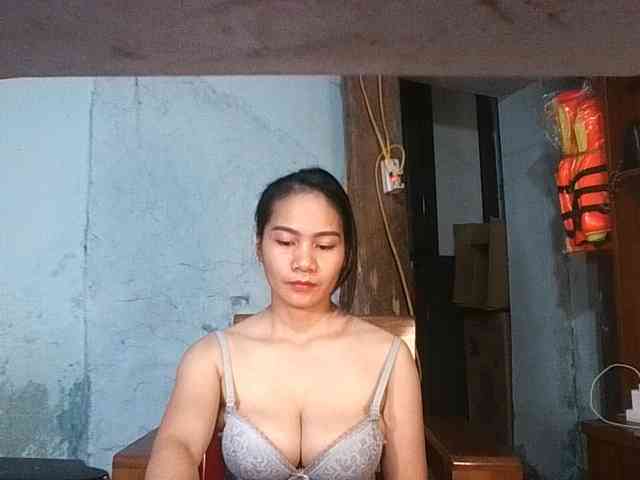 EllaShow93 Live Webcam on BongaCams