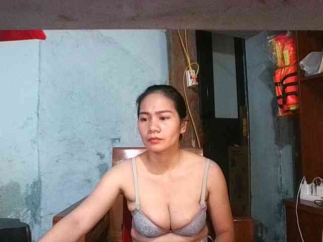 EllaShow93 webcam