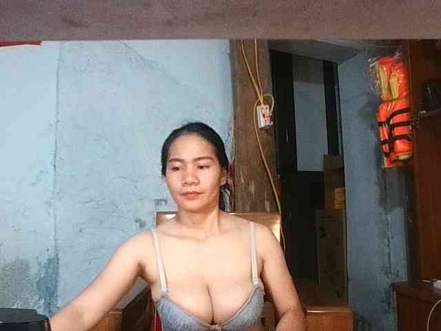 EllaShow93 webcam